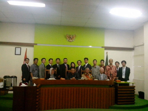 Pict. 3 Photo session in Central Jakarta District Court room